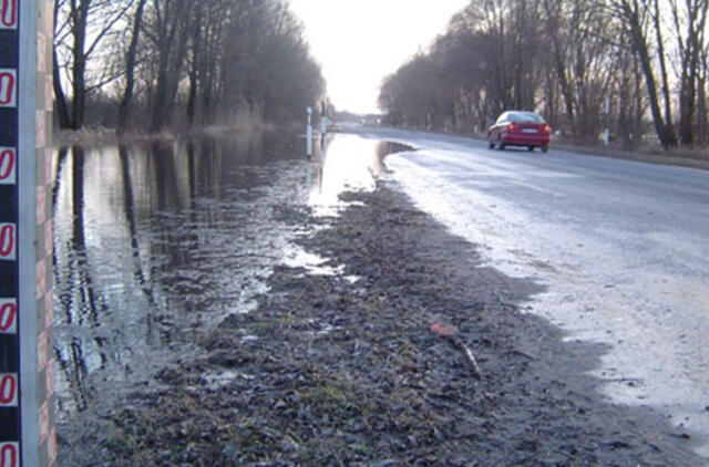 Potvynis pamaryje: kelyje į Rusnę – 5 cm vandens