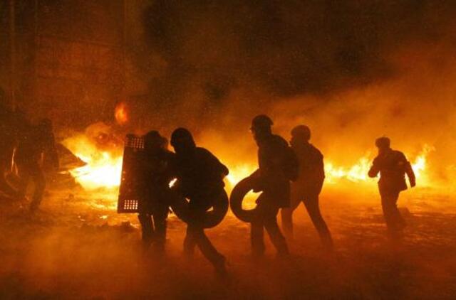 Premjeras: valdžia visiškai kontroliuoja padėtį Kijeve