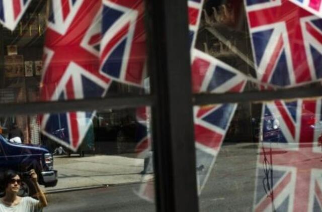 Septyni iš dešimties lietuvių emigrantų Didžiojoje Britanijoje siunčia pinigus į tėvynę