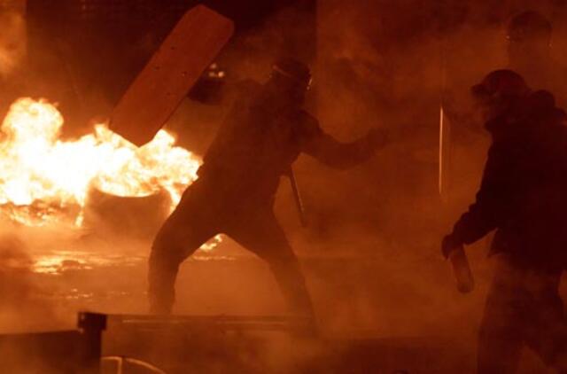 Ukrainos krizė: Viktoro Janukovyčiaus nuolaidos nenumalšina protestų