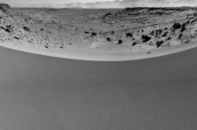 "Curiosity" marsaeigis bandys įveikti kalvą