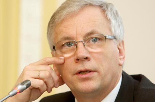 Finansų ministras: galvoti, kad gerdami ir vairuodami kompensuosime pensijas - primityvu