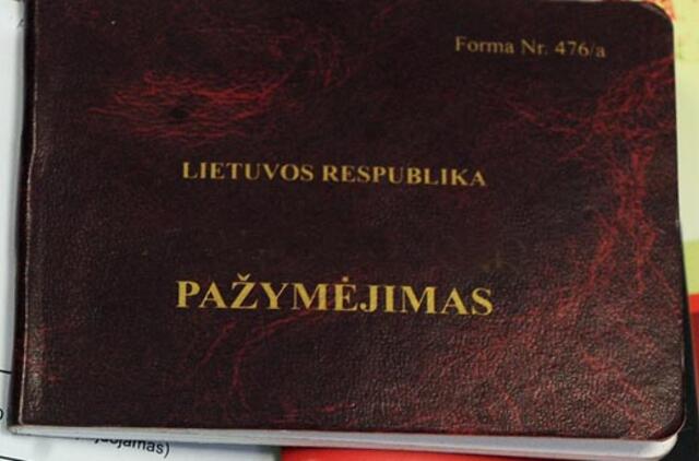 Parodė raudoną pažymėjimą ir paprašė 10000 litų