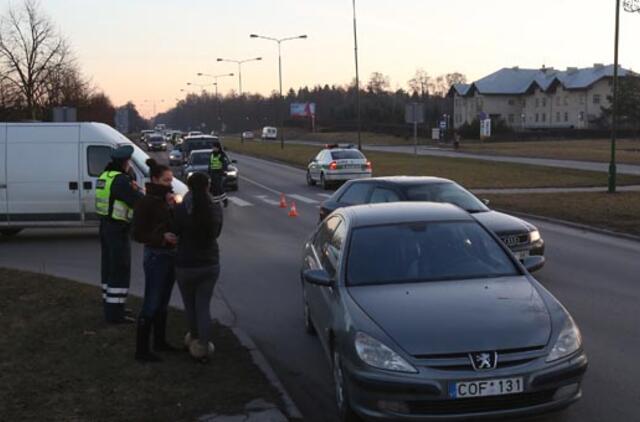 Pėsčiųjų perėjoje automobilis partrenkė vaiką