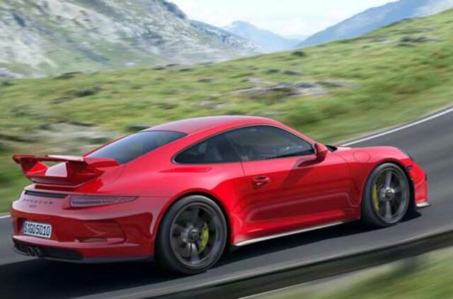 "Porsche" atšaukia visus 911 GT3 modelius dėl gaisro pavojaus