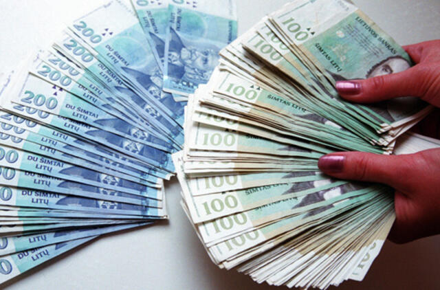 Realusis darbo užmokestis pernai sparčiau augo privačiame sektoriuje