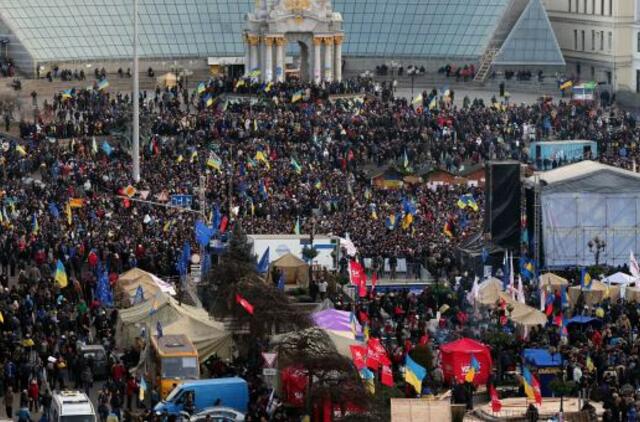 Rusija atnaujins paskolos teikimą Ukrainai