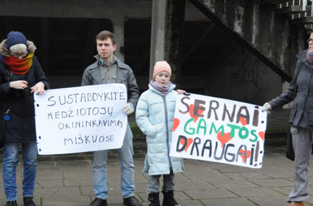 Šernų medžioklė prasidėjo protestu