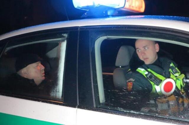 Girtas vairuotojas "purtė galvą lyg teletabis"