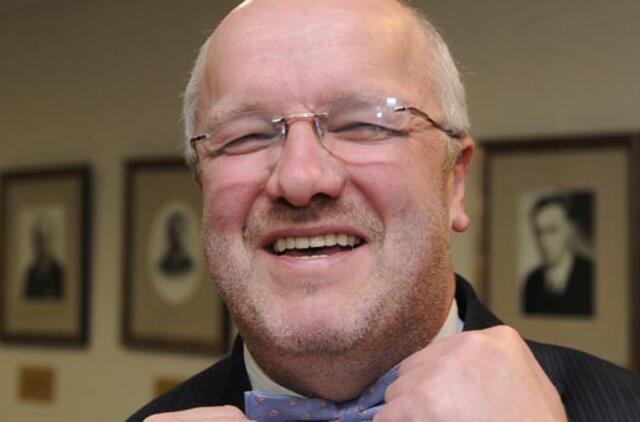 Juozas Olekas atkerta ekspertams: ne eiliniam atsargos majorui spręsti, kokių ginklų reikia