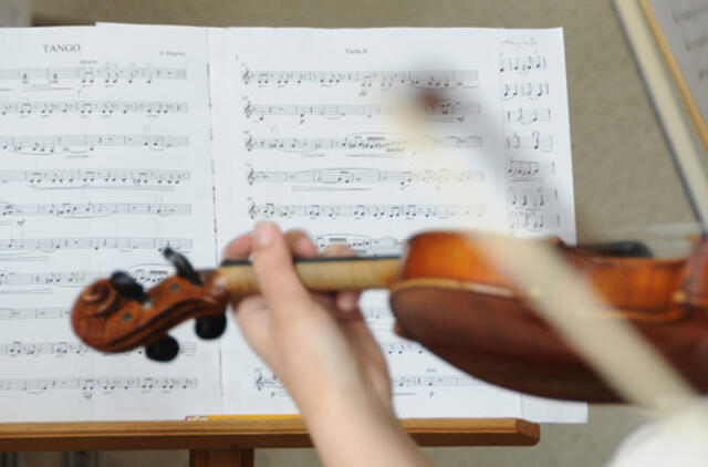 Menų besimokantiems vaikams siūloma taikyti transporto lengvatas