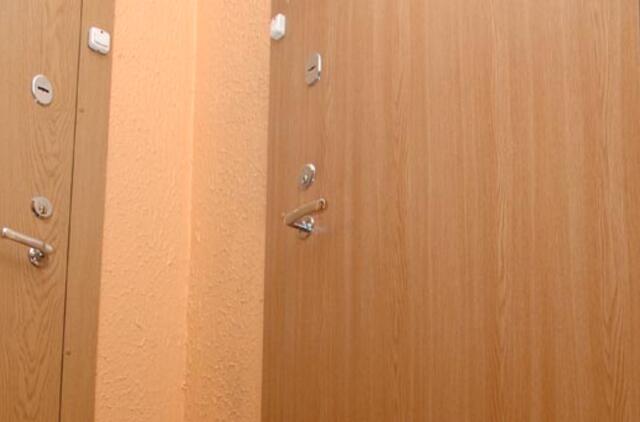 Neužrakino buto - pradingo paltas ir rankinė