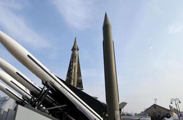 Šiaurės Korėja paleido 10 mažo nuotolio raketų