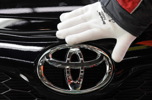 "Toyota" išpirks 3,5 mlrd. dolerių vertės savo akcijų dalį