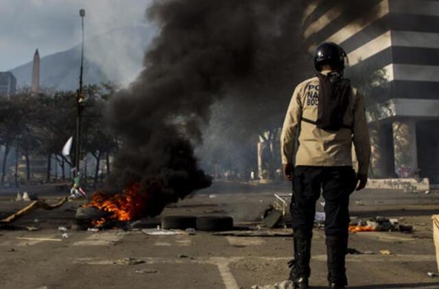 Tūkstančiai Venesuelos gyventojų išėjo į gatves