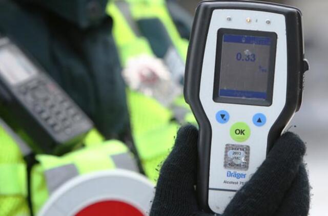 Vaikus į šventę vežęs neblaivus autobuso vairuotojas užmigo