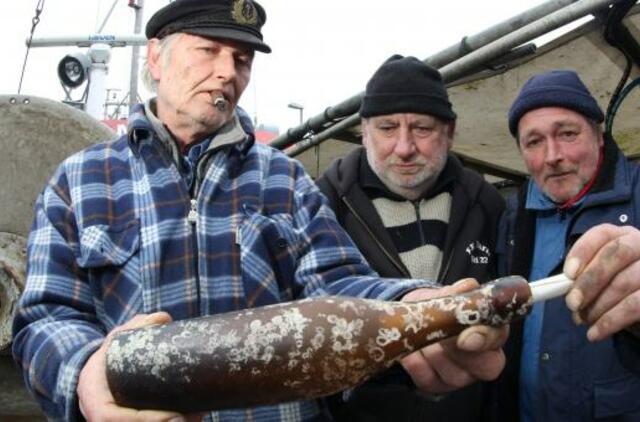 Vokietijoje žvejys ištraukė butelį su atviruku, datuotu 1913 metais