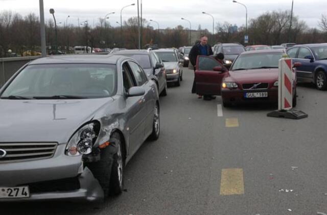 Avarija ant viaduko ilgam užkimšo miestą