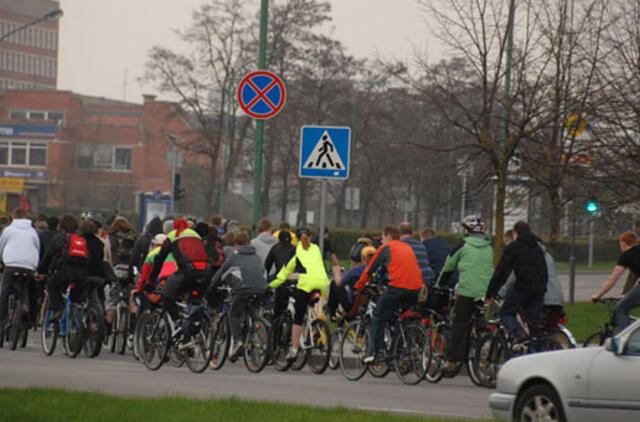 Dviratininkai nenori būti velykiniais margučiais