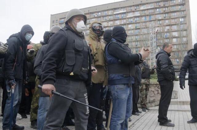 Ginkluoti žmonės Rytų Ukrainoje užėmė milicijos pastatą, įsibrauta į Donecko prokuratūrą