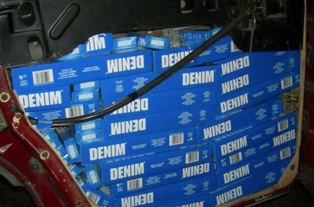 Kybartų kelio poste sulaikyta ir slėptuvėse gabentų, ir bešeimininkių rūkalų