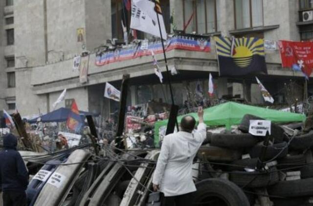 Ministras: antiteroristinė operacija Ukrainos pietryčiuose nebuvo nutraukta