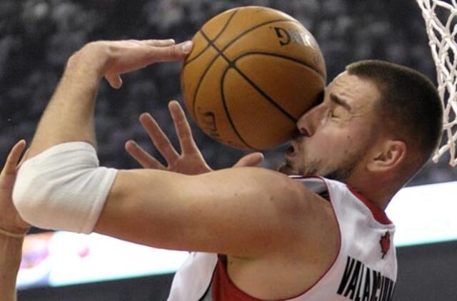 "Raptors" su Jonu Valančiūnu pralaimėjo pirmąsias atkrintamųjų varžybų rungtynes