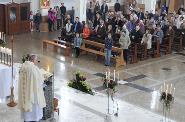 Uostamiesčio žmonės švenčia Velykas