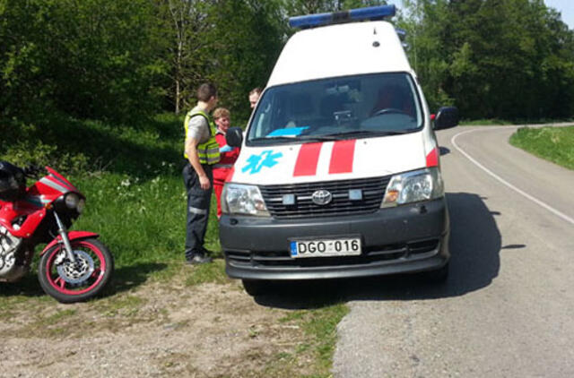 Baikeris sezono pradžios žygyje nesuvaldė motociklo