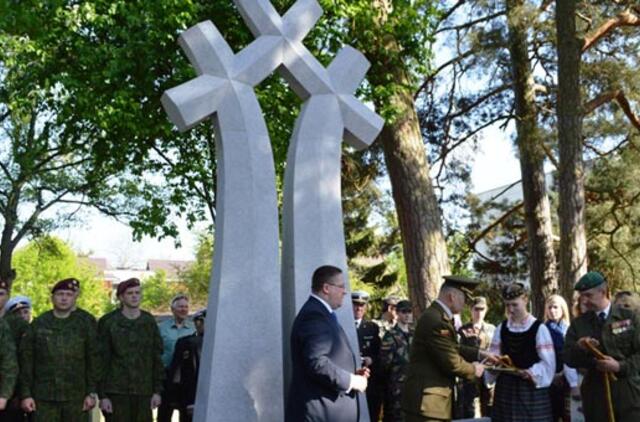 Palangoje atidengtas paminklas Žemaitijos kariams