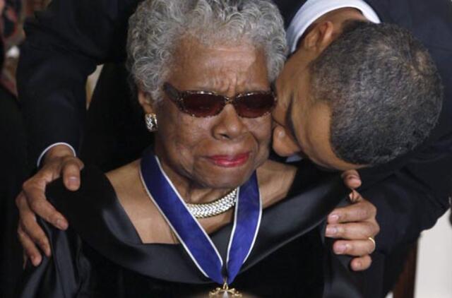 Paskutinė Majos Andželou žinutė: "Įsiklausykite į save; šioje tyloje jūs galbūt išgirsite Dievo balsą"