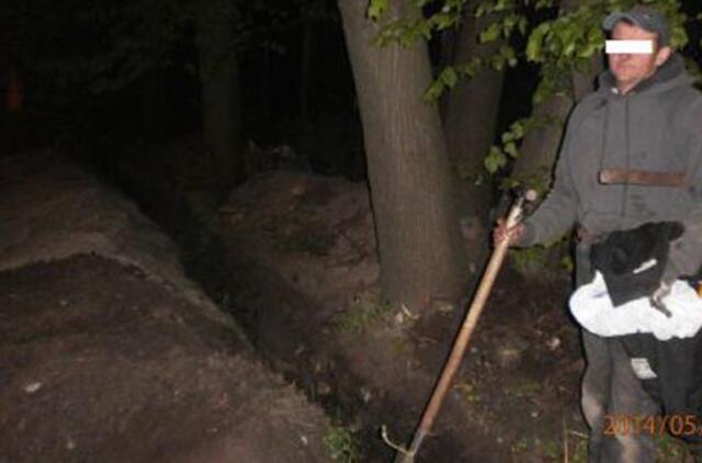 Patruliai sutrukdė išrausti kabelį