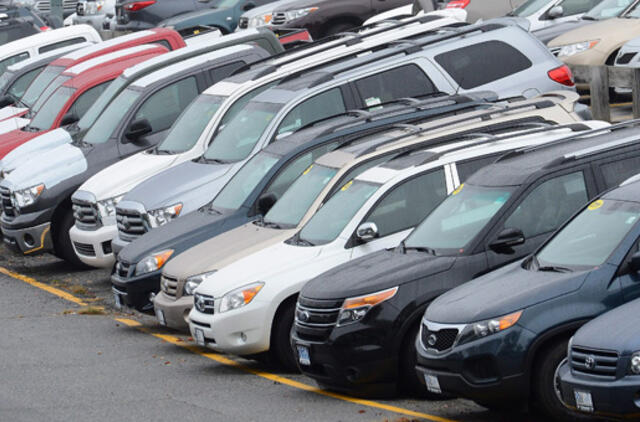 Seimas už 1 mln. litų planuoja pirkti 10 automobilių