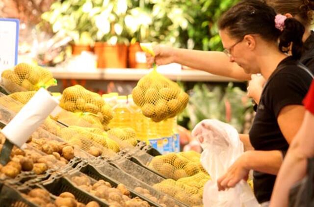 Senų bulvių nėra kur dėti