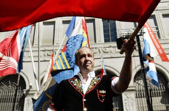 Šveicarai atmetė iniciatyvą nustatyti rekordinę minimalią algą