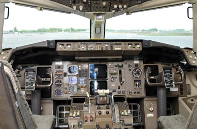 Ar kas nors žino, kaip valdyti lėktuvą?