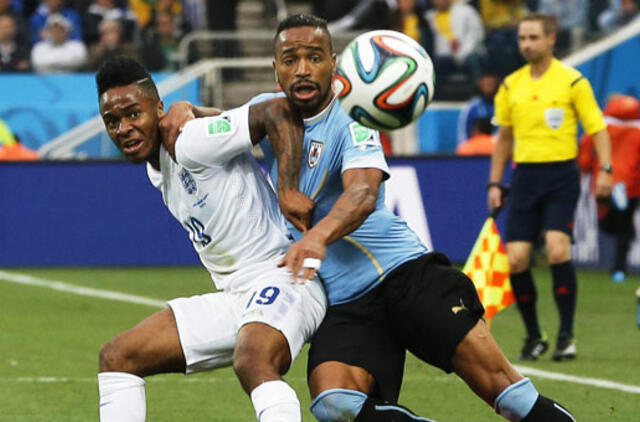 Du Luiso Suareso įvarčiai lėmė Urugvajaus rinktinės pergalę prieš Anglijos futbolininkus