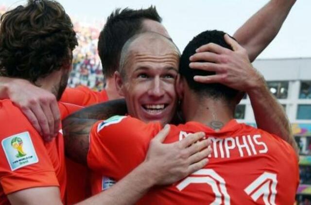 Olandijos futbolininkai nugalėjo čiliečius ir tapo B grupės nugalėtojais