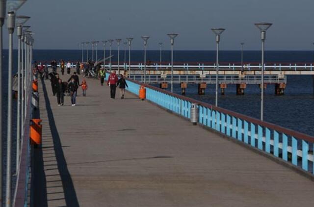 Palangoje eksponuojamos neįprastos latvių menininkės segės