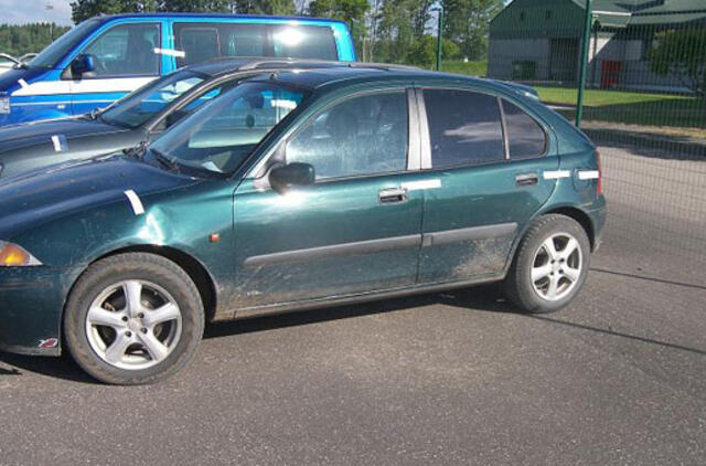 Pasieniečiai sulaikė du rūkalų krovinius ir keturis jas gabenusius asmenis