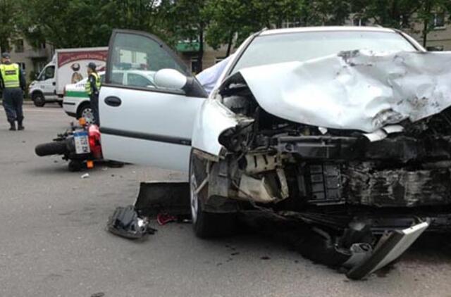 Per savaitę žuvo penki vairuotojai, du keleiviai, du dviratininkai