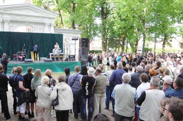 Švėkšnoje šėlo vestuvių muzikantai