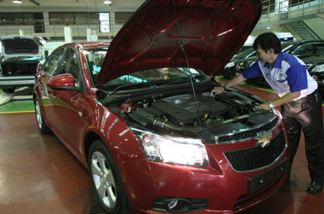 Žiniasklaida: "General Motors" po automobilių atšaukimo atleido viceprezidentą