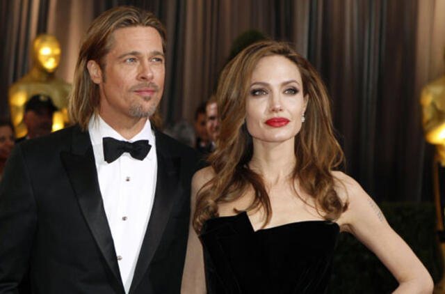 Garsenybės pasitiki astrologais