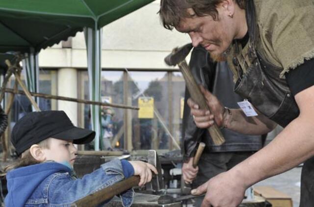 Klaipėdoje suskambės kūjai ir kūjeliai