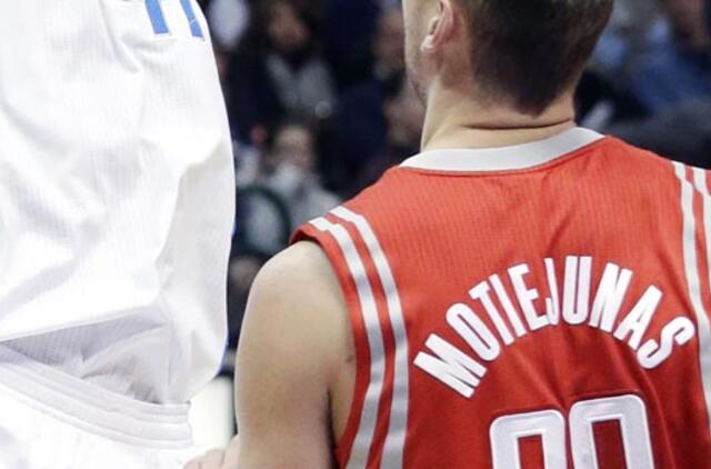 Krepšininkas Donatas Motiejūnas NBA Vasaros lygoje pasiekė dvigubą dviženklį