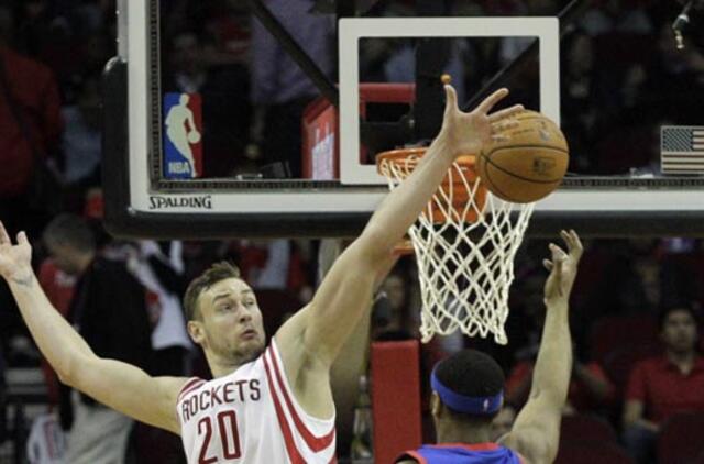 Krepšininkas Donatas Motiejūnas NBA Vasaros lygoje pelnė 18 taškų ir atkovojo 13 kamuolių