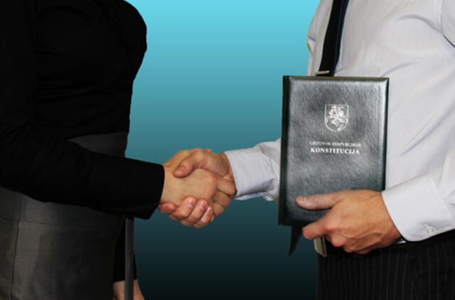 KT: įpareigojimas Seimui skelbti referendumą su galima prieštara Konstitucijai – negalimas