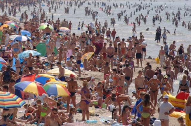 Pajūrio gelbėtojai pavargo dirbti auklėmis