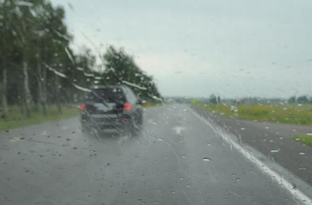 Perspėja dėl kelių būklės po lietaus